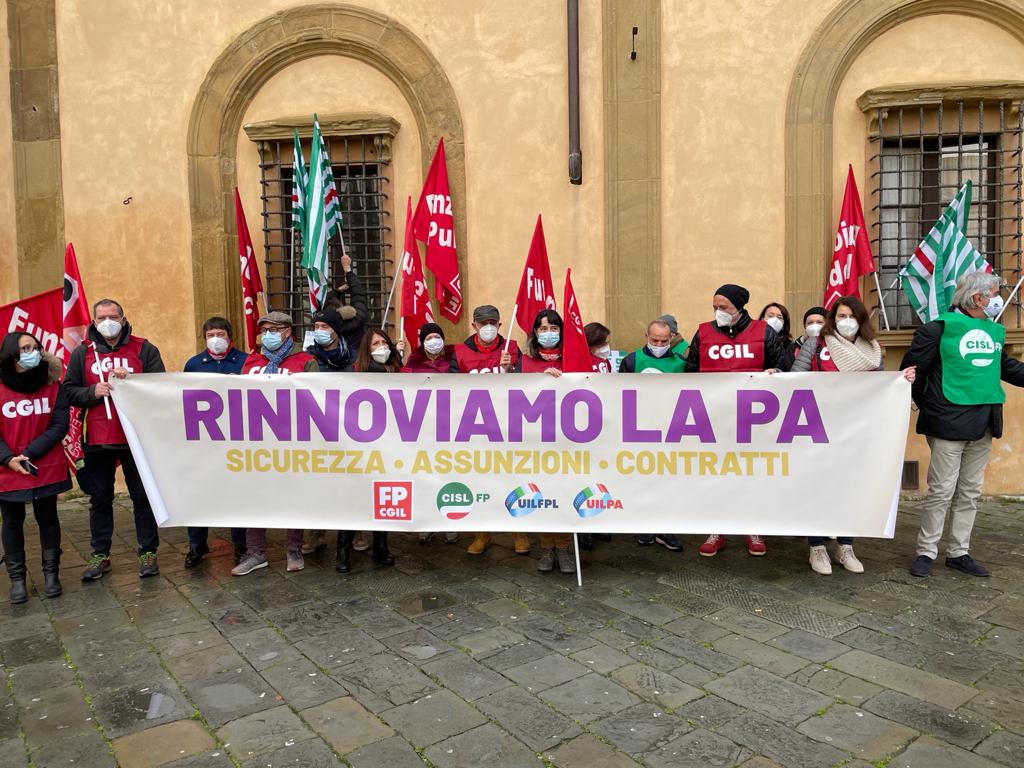 Sicurezza, precariato, rinnovi e assunzioni: in Piazza Duomo la protesta dei dipendenti pubblici