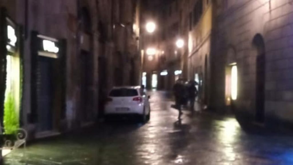 Luminarie natalizie, i commercianti di Via delle Terme: "Noi senza luci"