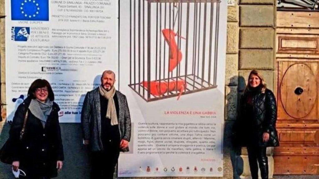 "La violenza è una gabbia” l'opera di Anna Izzo prosegue la staffetta nei comuni