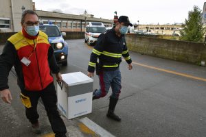 Asl Sud Est: ospiti Rsa e operatori medici, vaccinate finora 2250 persone in provincia di Siena