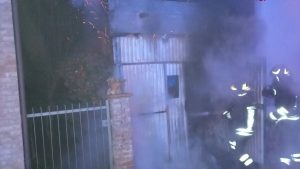 Poggibonsi, prende fuoco un box: danneggiati alcuni ciclomotori