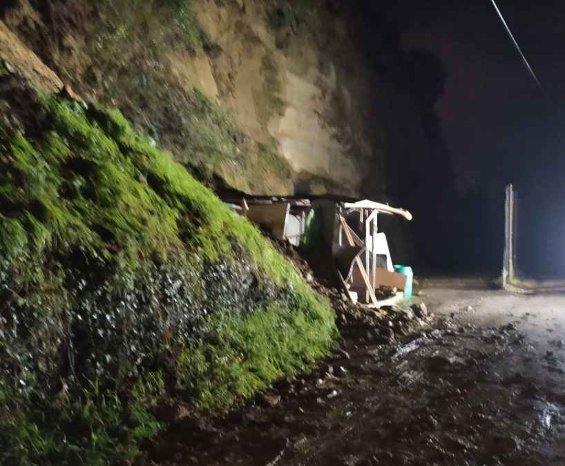Frana in Pescaia, strada resta chiusa in attesa della messa in sicurezza