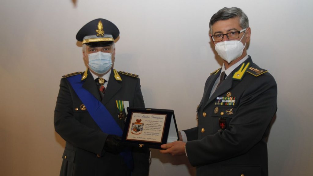 Guardia di Finanza di Siena: il capitano Massimo Dominijanni va in pensione