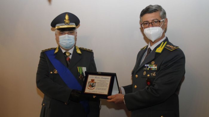 Guardia di Finanza di Siena: il capitano Massimo Dominijanni va in pensione