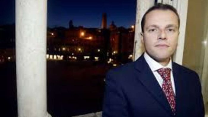 Caso David Rossi, colpo di scena dalla perizia dei Ris. Vinci: "Escluso il suicidio. Ora la pista &egrave; l&rsquo;omicidio"