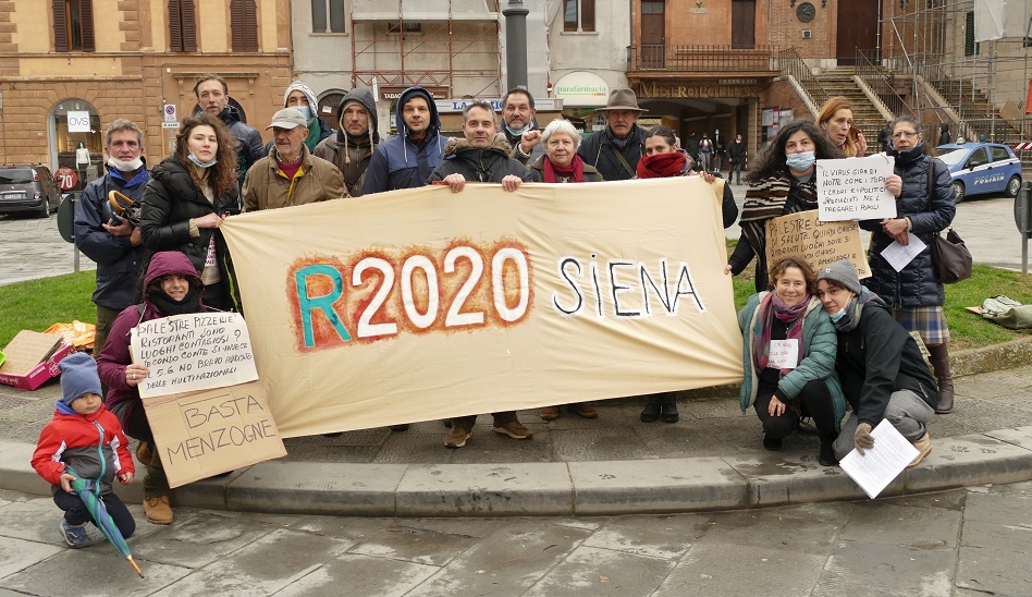 Gli attivisti No Vax di R2020 tornano oggi in piazza a Siena: "Rispetto della carta costituzionale"