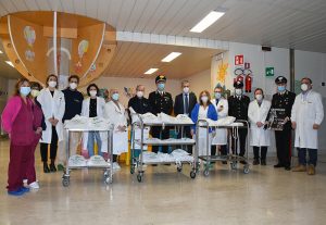Reparto Carabinieri Biodiversità di Siena porta doni ai bambini ricoverati all’Aou Senese