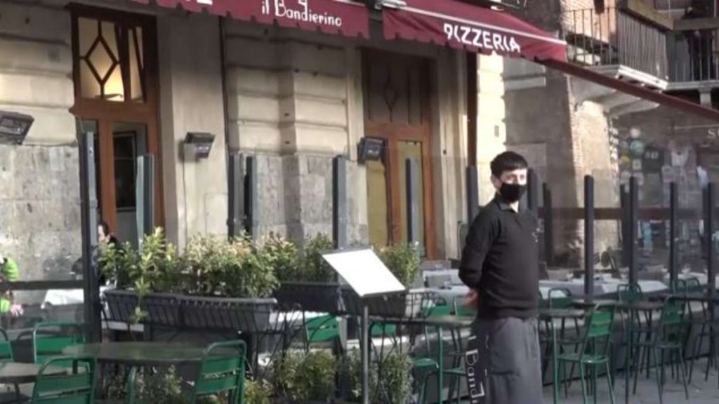 Luci accese nei ristoranti, il flash mob contro la chiusura