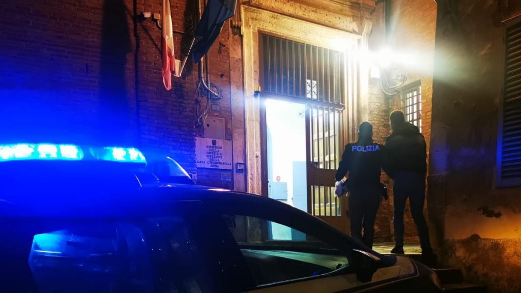 Nascondeva armi in auto, albanese denunciato dalla Polizia a Siena