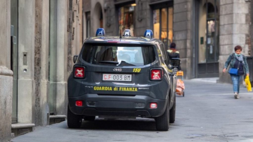 Guardia di Finanza, controlli nel centro storico: due sanzionati