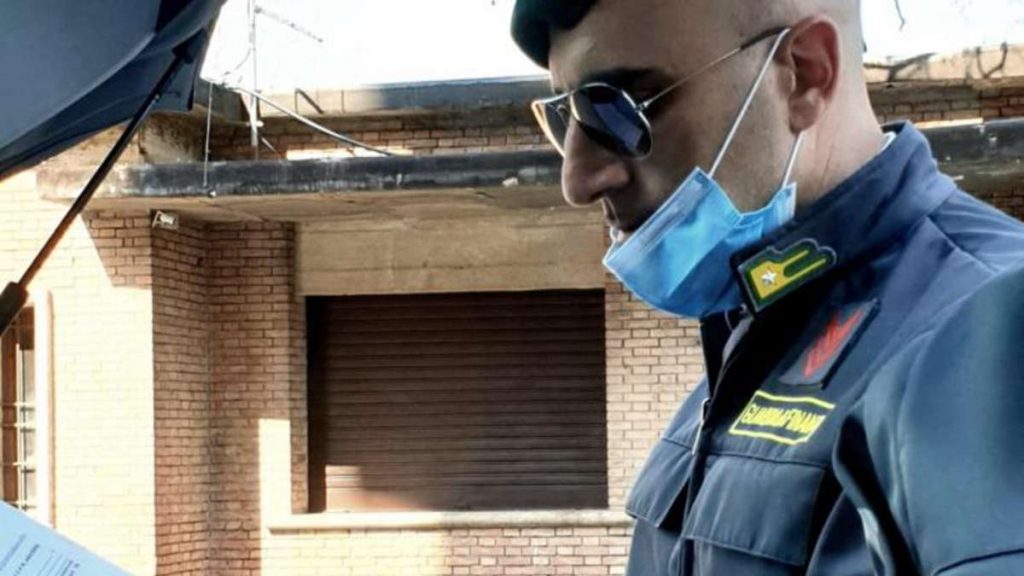 Trasporta insieme dolci e rifiuti: sanzionato dalla Guardia di Finanza