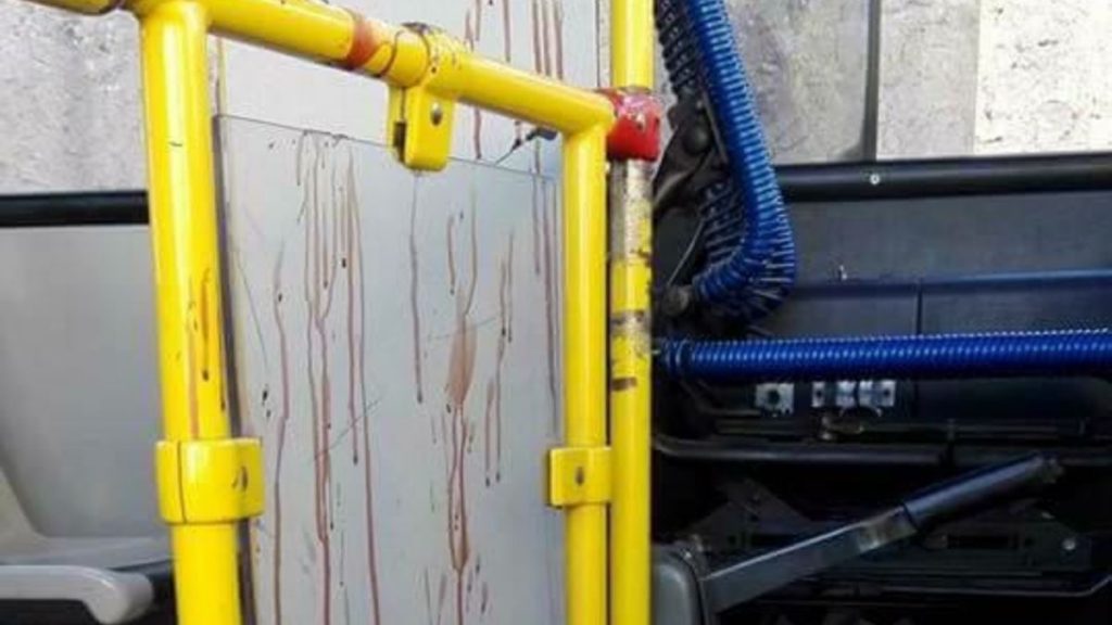 Migrante accoltell&ograve; autista sul bus, Cassazione conferma la condanna