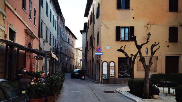 Chiusi: alla vigilia della zona rossa una citt&agrave; quasi fantasma