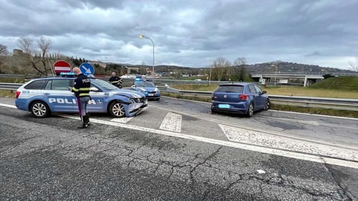 Inseguimento sull'A1: un arresto e una denuncia per furti nel senese