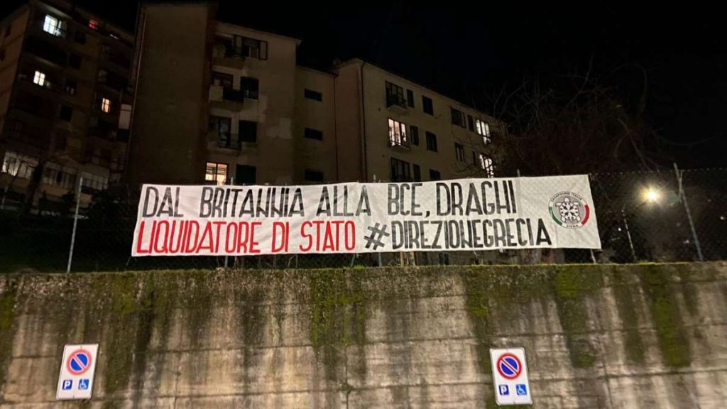 Casapound, anche a Siena striscione contro Mario Draghi