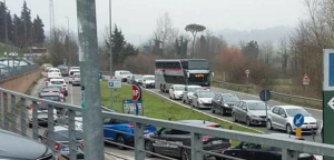 Covid: Drive Throgh di Poggibonsi, 360 tamponi e problemi di traffico