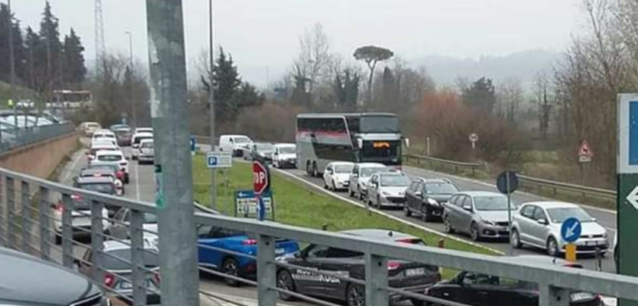 Covid: Drive Throgh di Poggibonsi, 360 tamponi e problemi di traffico