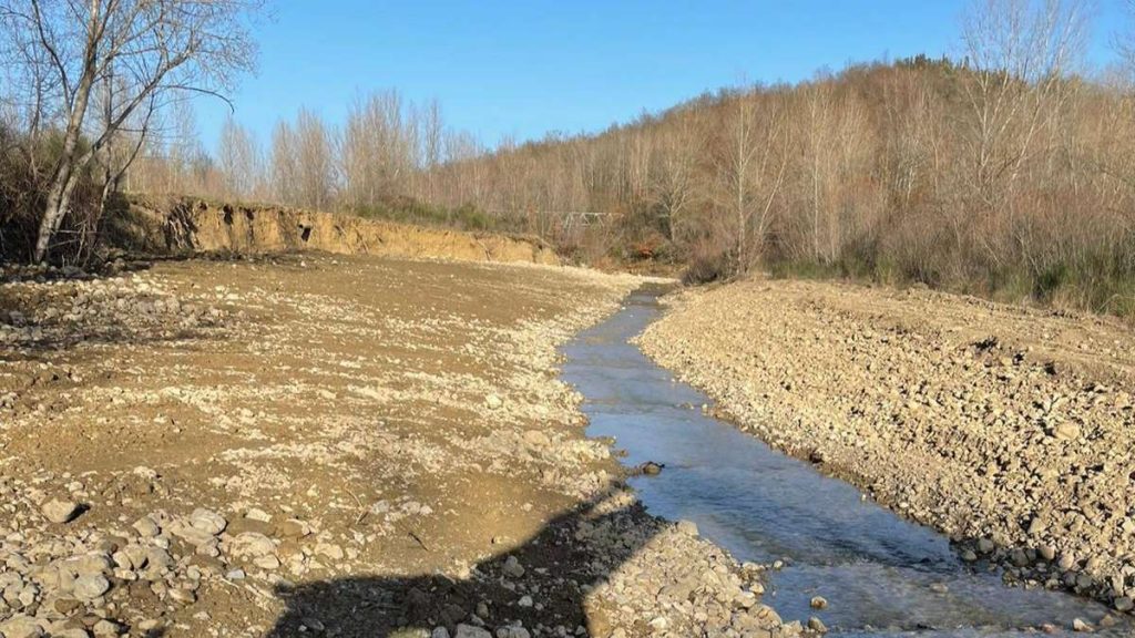 Chiusdino, intervento di manutenzione lungo il torrente Saio