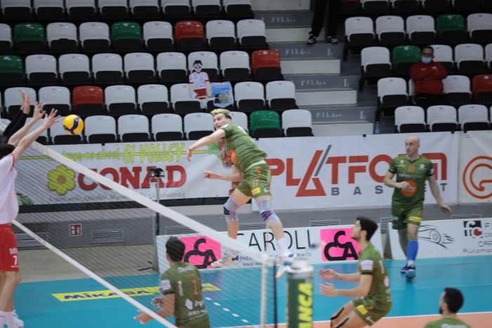 Emma Villas Siena si impone 3 a 0 a Reggio Emilia