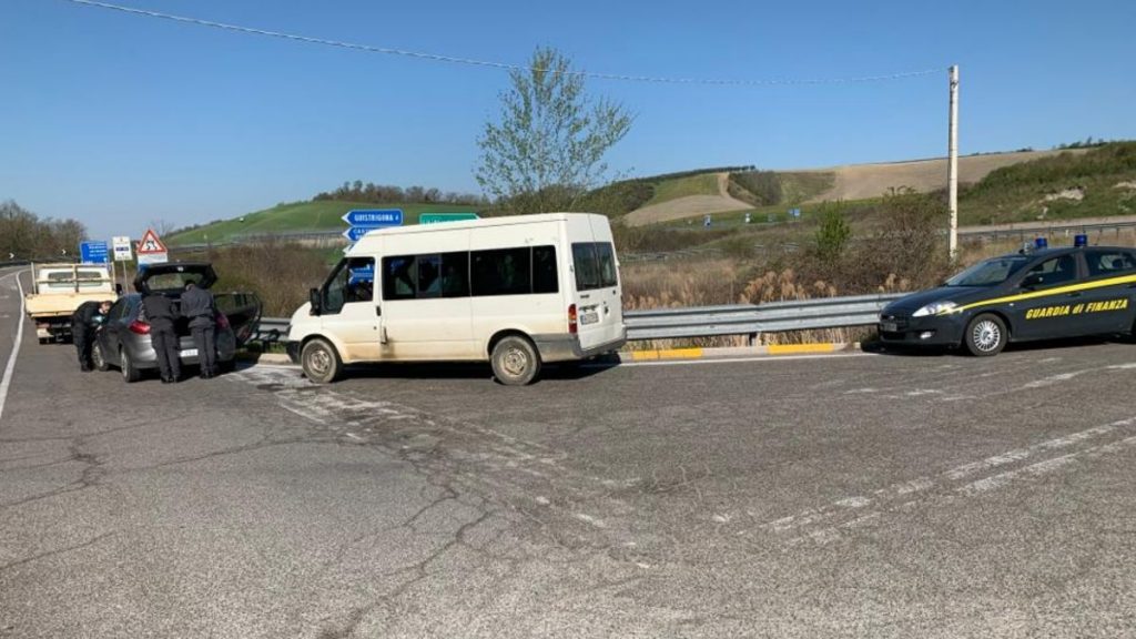 Trasporta rifiuti speciali senza autorizzazione: sanzionato