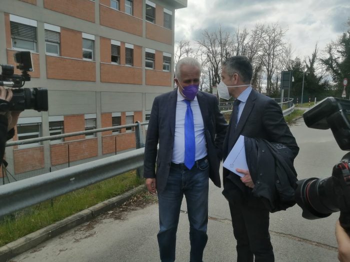 Giani: "Zona rossa in provincia di Siena ha bloccato la crescita di casi e ricoveri. S&igrave; alla produzione senese del vaccino"