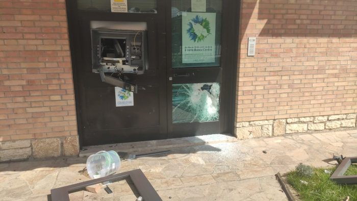 Arbia: ladri assaltano nella notte il bancomat, i residenti chiamano la Polizia