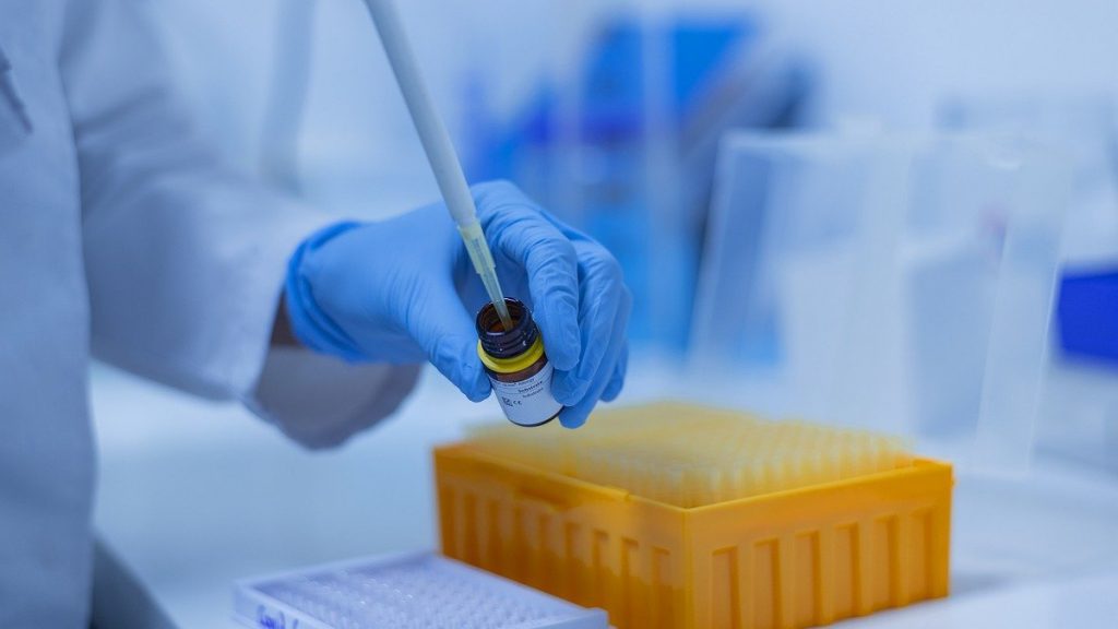 Anticorpi monoclonali, Rappuoli: "Entro pochi mesi terapie a domicilio per i pazienti"