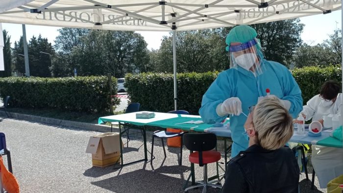 &ldquo;Territori sicuri&rdquo; a Castellina in Chianti: 12 positivi su 807 tamponi