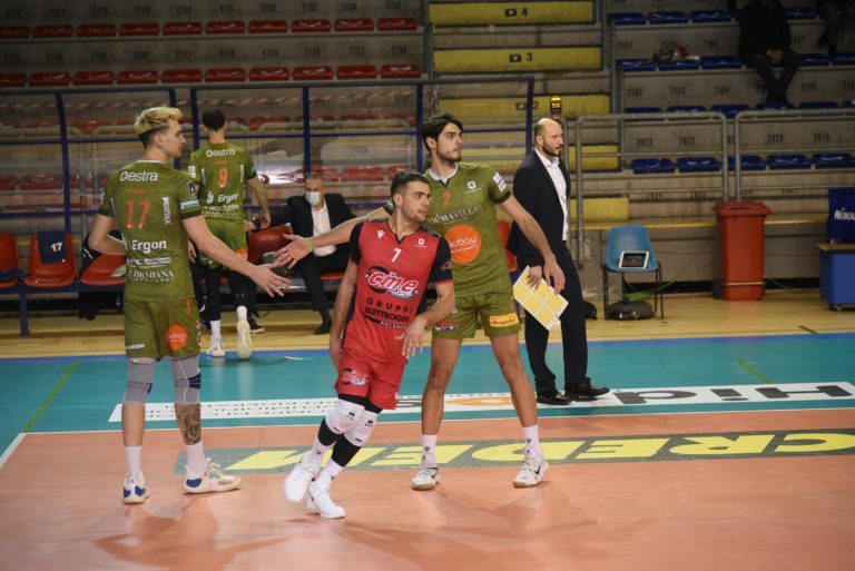 A Taranto l'ottava meraviglia della Emma Villas Siena: vittoria per 1-3