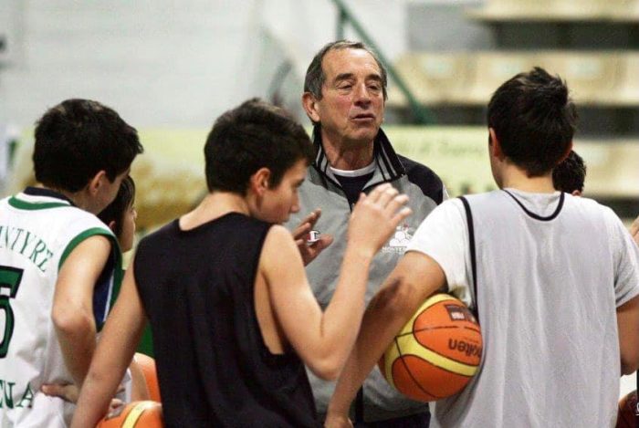 Scomparsa Giorgio Brenci: maglia Mens Sana listata a lutto e minuto di raccoglimento