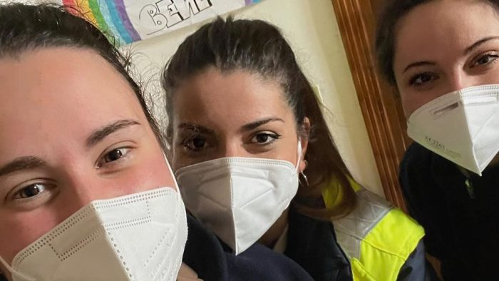 Chiusi: malore in strada, donna salvata da tre infermiere di passaggio con l&rsquo;auto di servizio