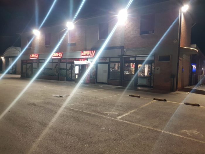 Coltellate al supermercato: condannato a 8 anni per tentato omicidio