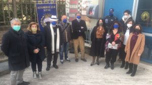 Squadra piloti senesi dona un defibrillatore alla citt&agrave; di Siena