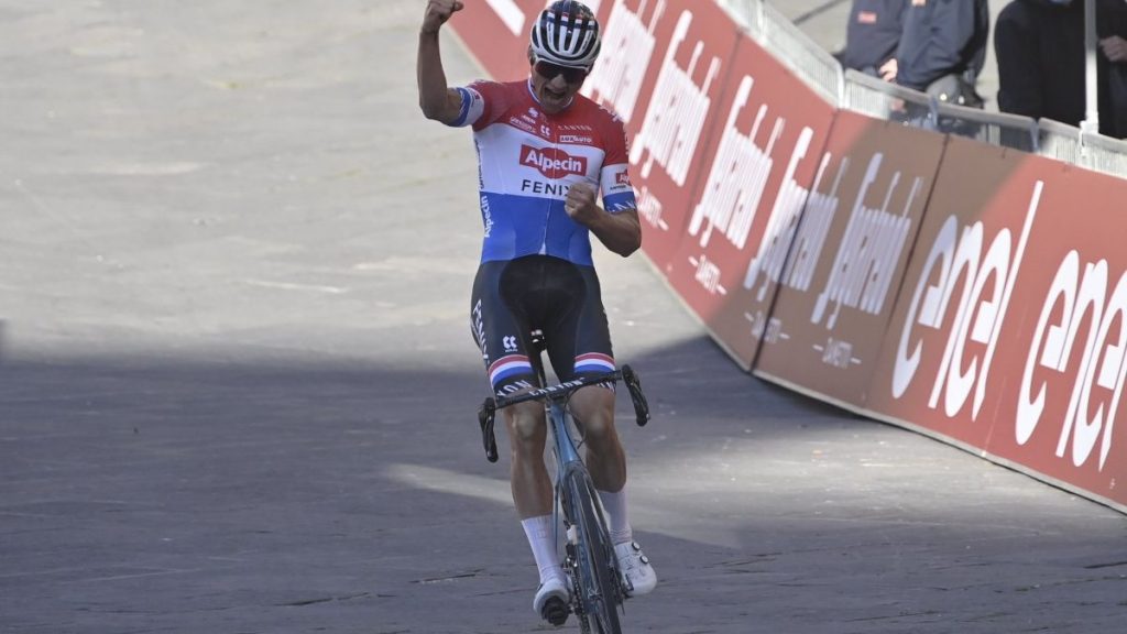 Siena, il 5 marzo torna lo spettacolo di Strade Bianche