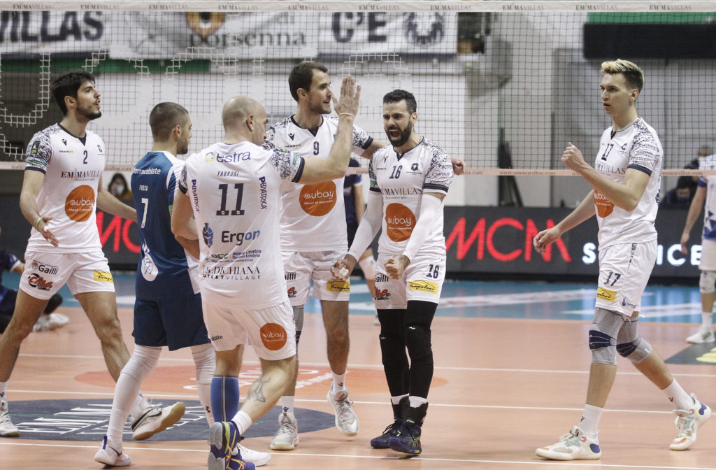 Emma Villas Siena si aggiudica gara1 dei quarti di finale al tiebreak contro Ortona