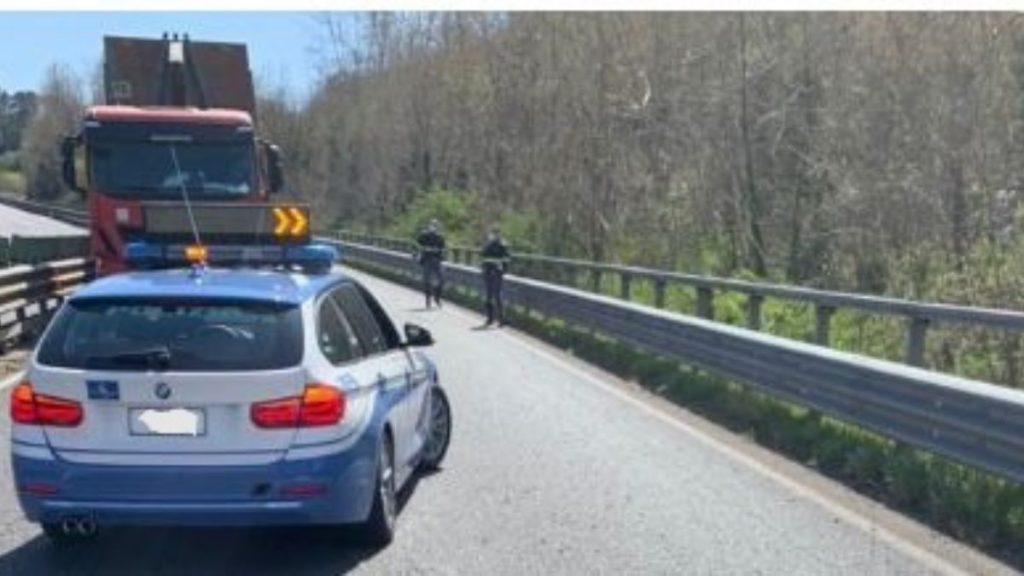 Camion perde rimorchio sulla Siena-Firenze: lunghe code ma traffico riaperto