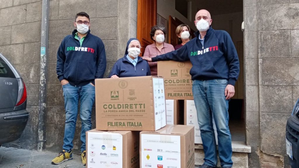 Coldiretti Siena consegna pacchi solidariet&agrave; al cardinale Lojudice e al circo bloccato da mesi