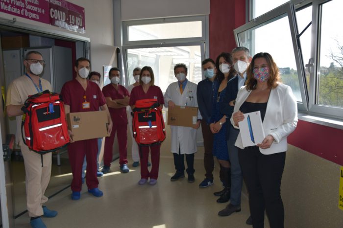 Gruppo Stampa Siena dona un tablet, 2 pc e 2 zaini per l&rsquo;emergenza all&rsquo;area Covid