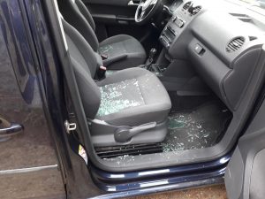 Siena: in visita alla madre al cimitero, le spaccano il vetro dell'auto e le rubano la borsa