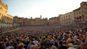 Pd: "Governo definisca protocollo di sicurezza per correre Palio di Siena nel 2022"