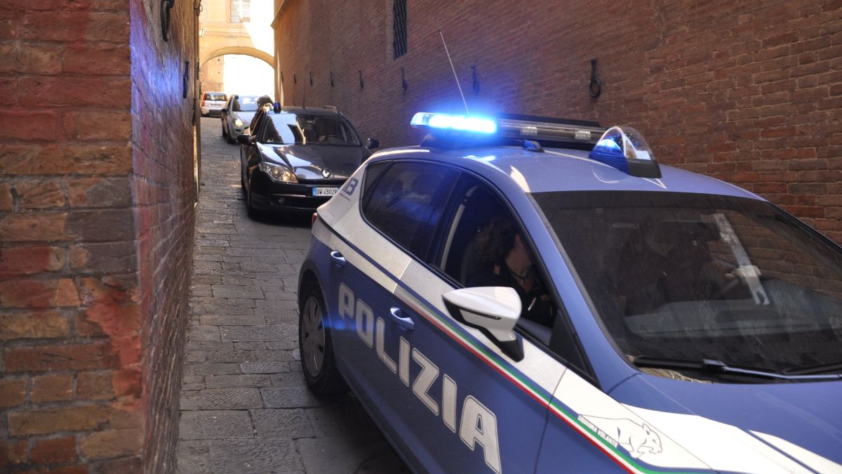 Siena, maltratta la moglie: arrestato 34enne pluripregiudicato