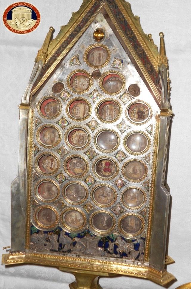 A 32 anni dal furto, i carabinieri restituiscono il reliquiario di San Galgano e altri preziosi manufatti