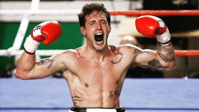 Il pugile senese Simone Bicchi torna sul ring e lo fa da campione, sconfitto l&rsquo;americano Heinrich Coorssen Caceres