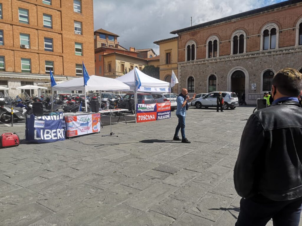 "Italexit": il senatore Gianluigi Paragone fa tappa a Siena