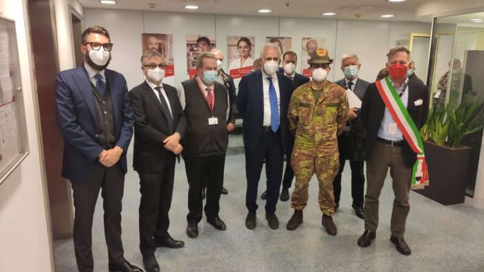 Vaccini, Generale Figliuolo in visita al PalaGiannelli: &ldquo;Qui ho visto l&rsquo;Italia che fa squadra e vince"