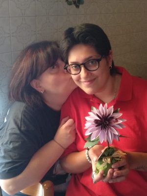 &ldquo;Un fiore per sua madre. L&rsquo;ho regalato a mia figlia&rdquo;: la storia che vince il premio di QuaViO