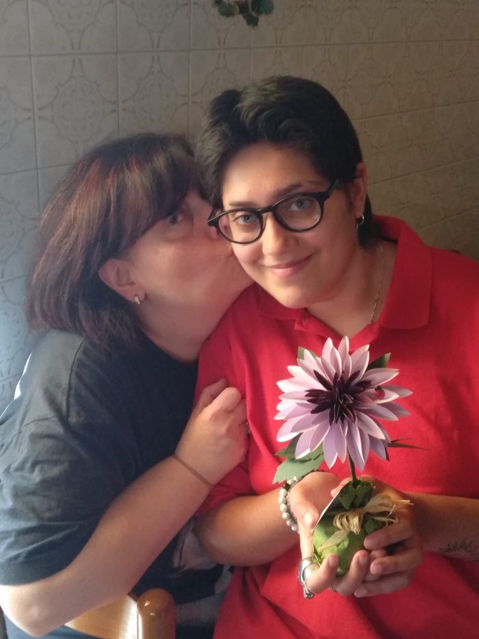 &ldquo;Un fiore per sua madre. L&rsquo;ho regalato a mia figlia&rdquo;: la storia che vince il premio di QuaViO
