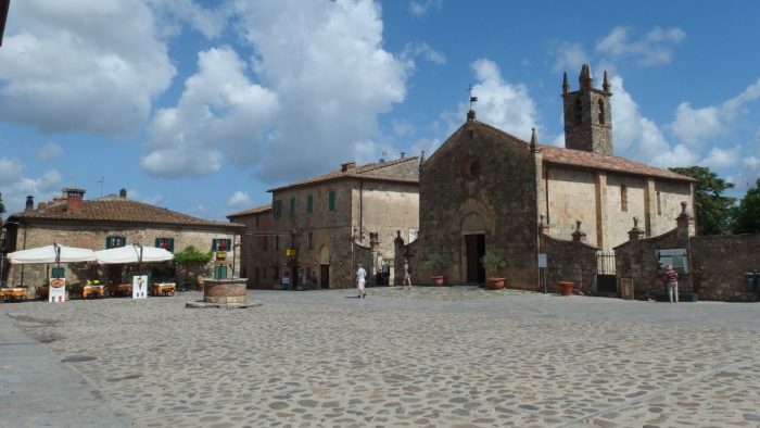 Monteriggioni, Piazza Roma diventer&agrave; "Piazza Dante Alighieri"