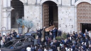 L'ultimo saluto di Siena ad Andrea Mari: alle ore 10 i funerali in Provenzano