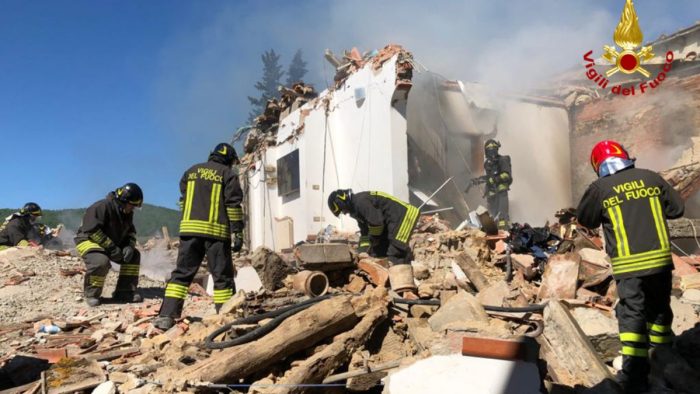 Tragedia a Greve in Chianti, abitazione prende fuoco e crolla: una vittima